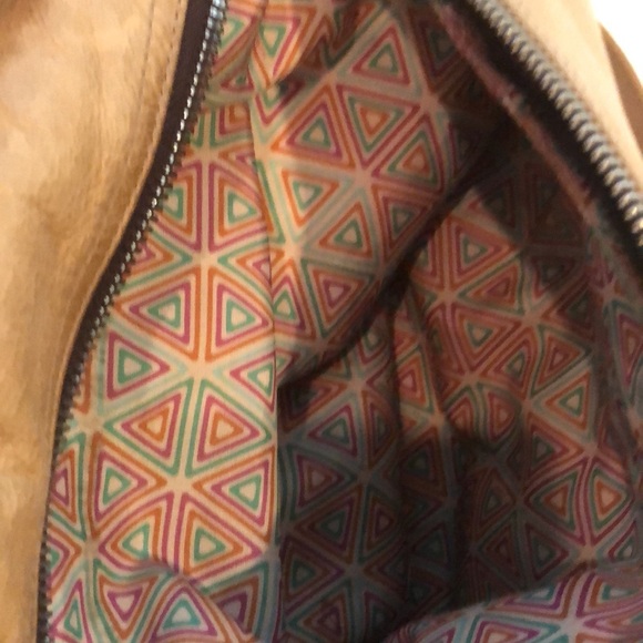 Crossbody Hobo bag in neutral leather. This bag has been well loved. - Picture 6 of 8